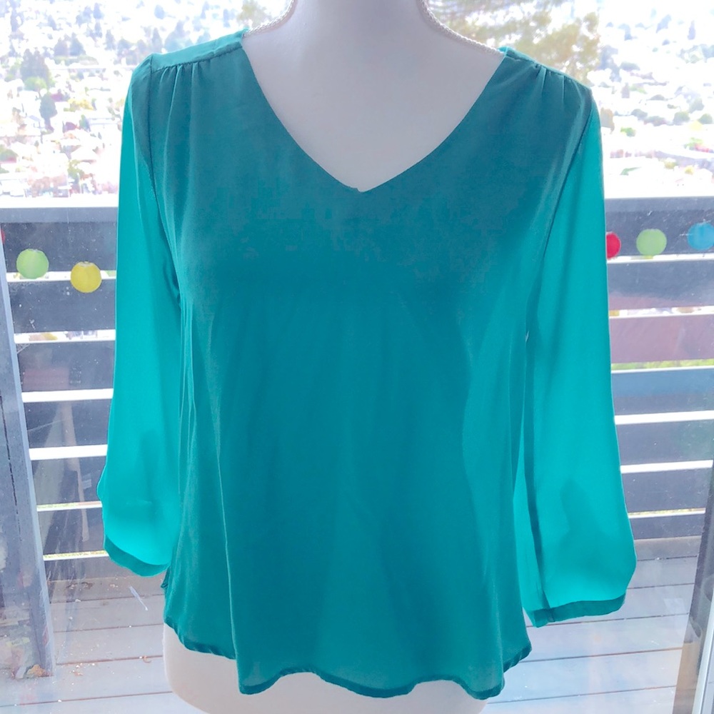 Lily White Teal Top Small